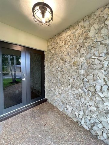 9939 NW 19th St, Coral Springs, FL 33071