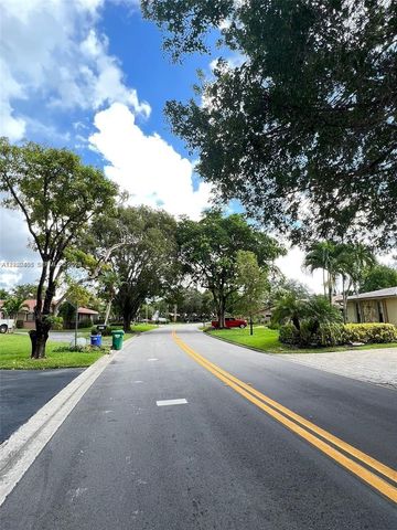 9939 NW 19th St, Coral Springs, FL 33071
