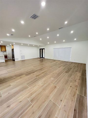 9939 NW 19th St, Coral Springs, FL 33071