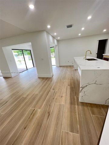 9939 NW 19th St, Coral Springs, FL 33071