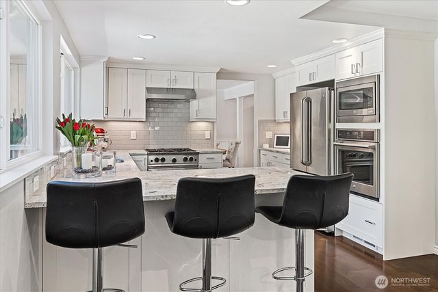 11000 SE 24th Place, Bellevue, WA 98004