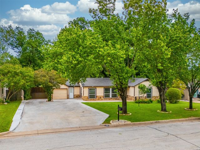 1800 Brook Hollow Drive, Fort Worth, TX 76114
