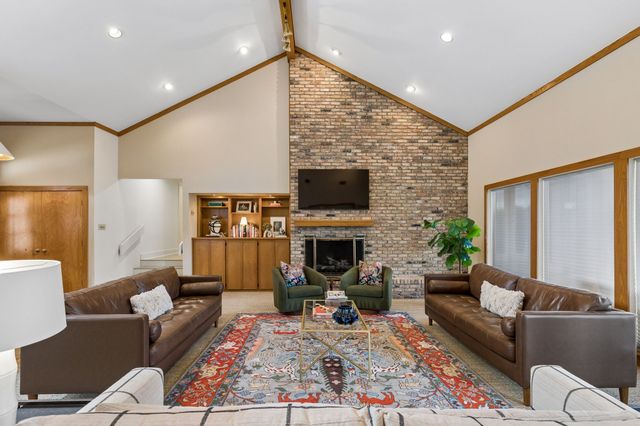9530 Moss Haven Drive, Dallas, TX 75231