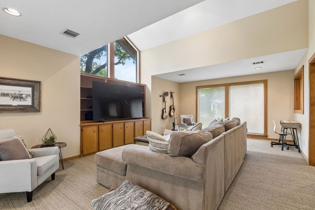 9530 Moss Haven Drive, Dallas, TX 75231