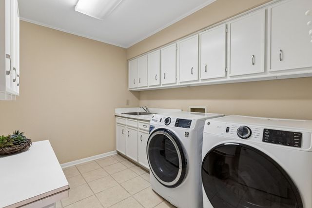9530 Moss Haven Drive, Dallas, TX 75231