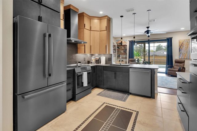 404 COUNTRY VIEW CIRCLE, Deland, FL 32720