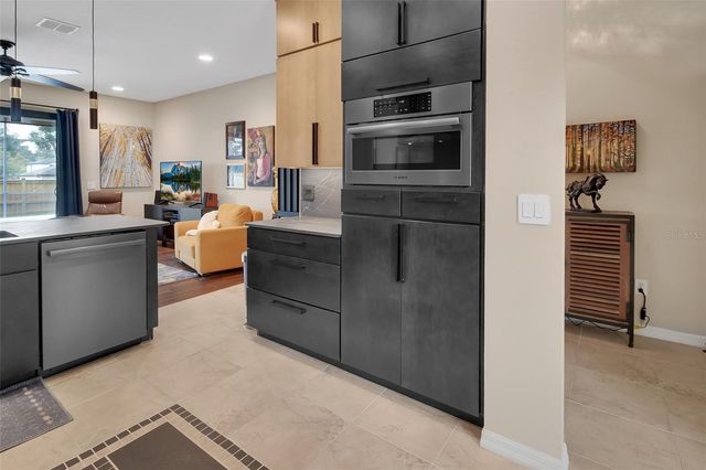 404 COUNTRY VIEW CIRCLE, Deland, FL 32720