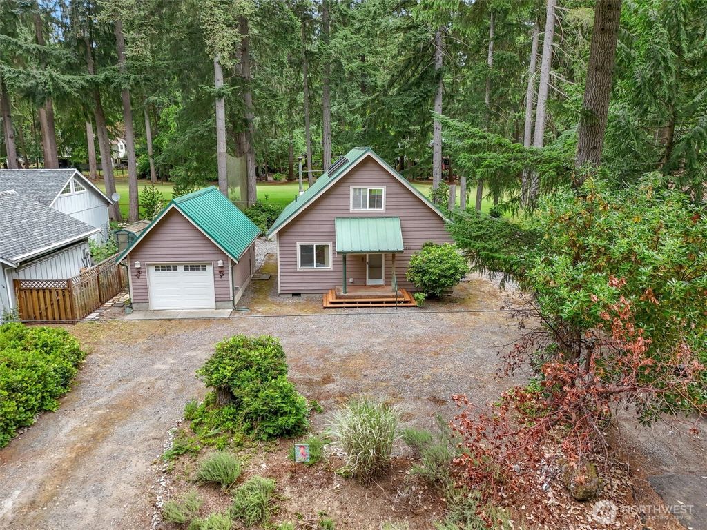 11319 Country Club Drive, Anderson Island, WA 98303