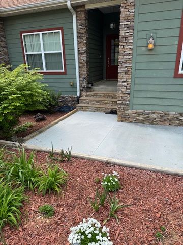 240 Thunder Ridge Dr, South Pittsburg, TN 37380