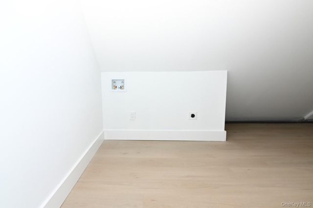 15 Bond Lane, Hicksville, NY 11801