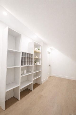 15 Bond Lane, Hicksville, NY 11801