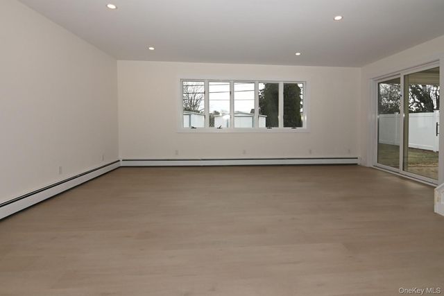 15 Bond Lane, Hicksville, NY 11801