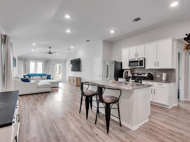 461 Camas Creek Lane, Magnolia, TX 77354