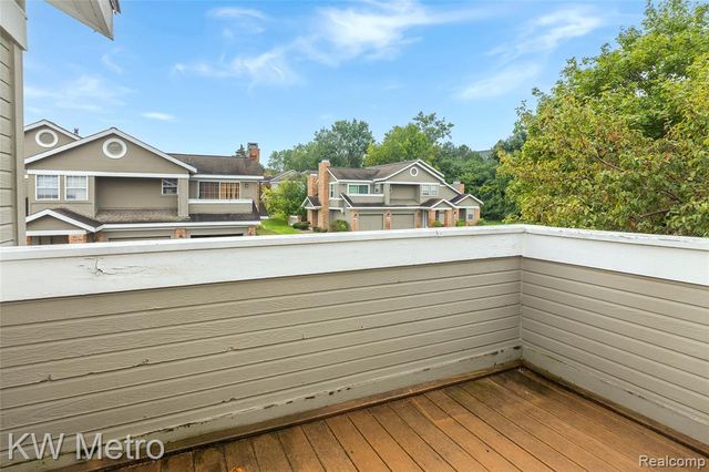 6613 Hearthstone Court 83, West Bloomfield, MI 48322