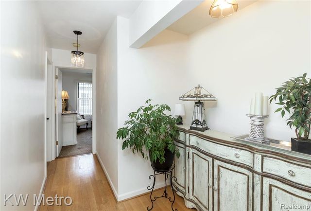 6613 Hearthstone Court 83, West Bloomfield, MI 48322