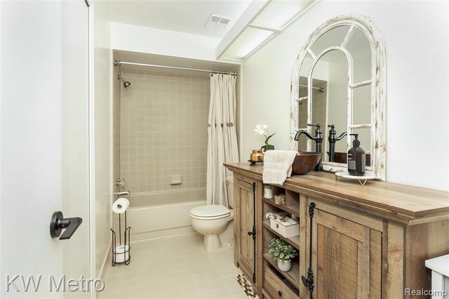 6613 Hearthstone Court 83, West Bloomfield, MI 48322
