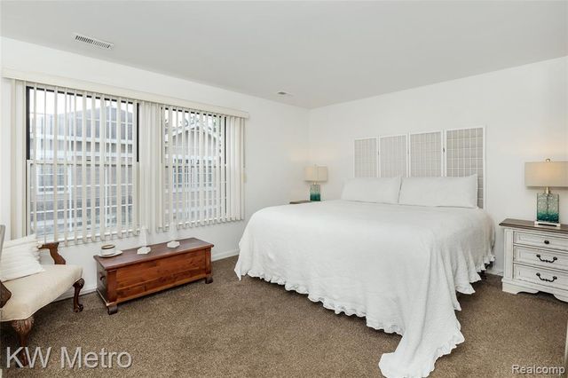 6613 Hearthstone Court 83, West Bloomfield, MI 48322