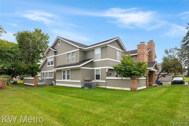 6613 Hearthstone Court 83, West Bloomfield, MI 48322