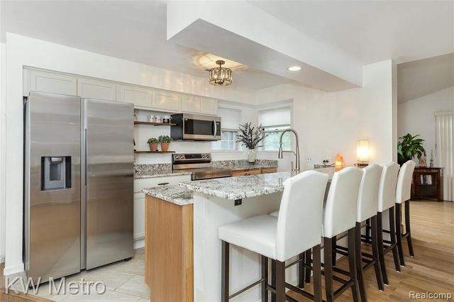 6613 Hearthstone Court 83, West Bloomfield, MI 48322