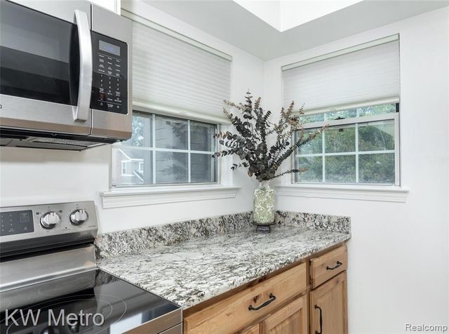 6613 Hearthstone Court 83, West Bloomfield, MI 48322