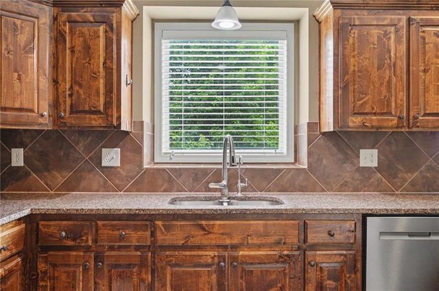 10208 Theden Circle, Lenexa, KS 66220