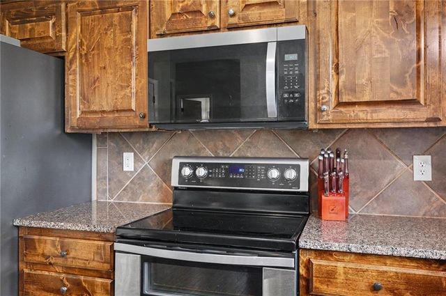 10208 Theden Circle, Lenexa, KS 66220