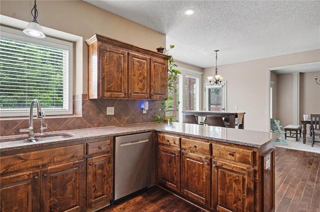 10208 Theden Circle, Lenexa, KS 66220