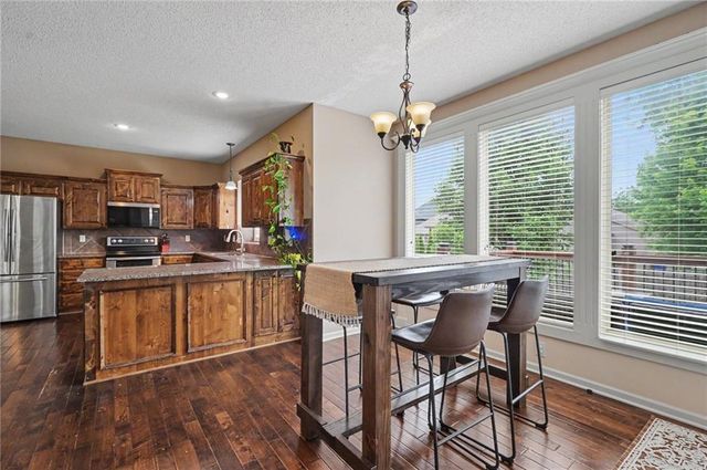 10208 Theden Circle, Lenexa, KS 66220