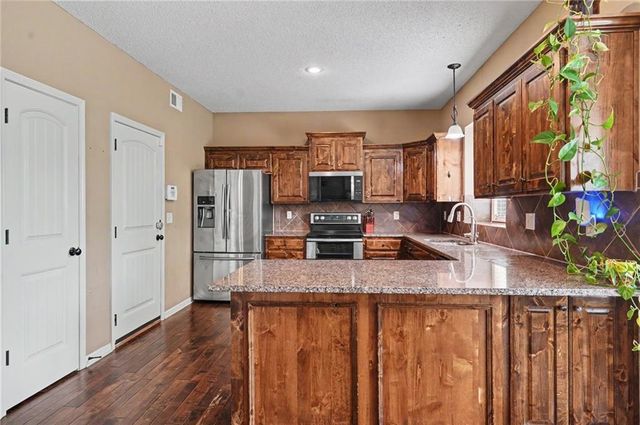 10208 Theden Circle, Lenexa, KS 66220