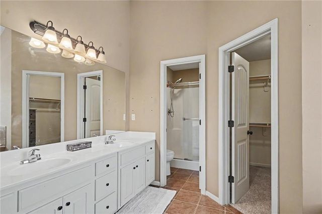 10208 Theden Circle, Lenexa, KS 66220