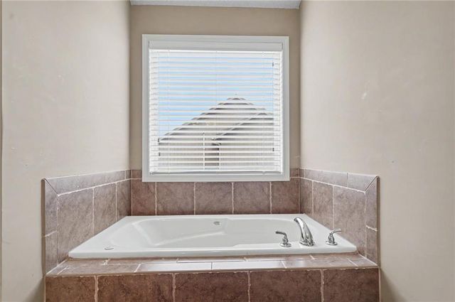 10208 Theden Circle, Lenexa, KS 66220