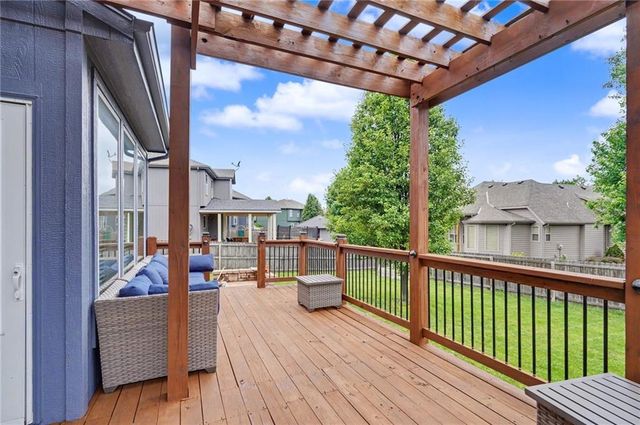 10208 Theden Circle, Lenexa, KS 66220