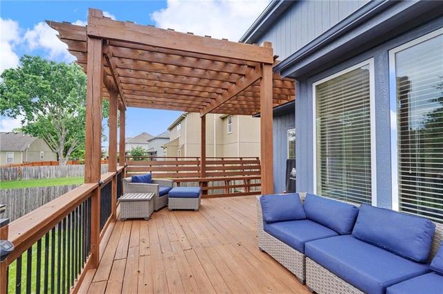 10208 Theden Circle, Lenexa, KS 66220