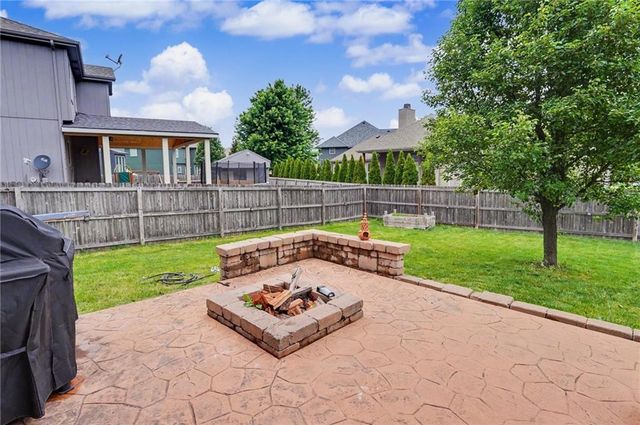 10208 Theden Circle, Lenexa, KS 66220