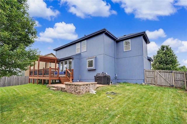 10208 Theden Circle, Lenexa, KS 66220