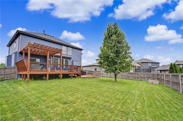 10208 Theden Circle, Lenexa, KS 66220