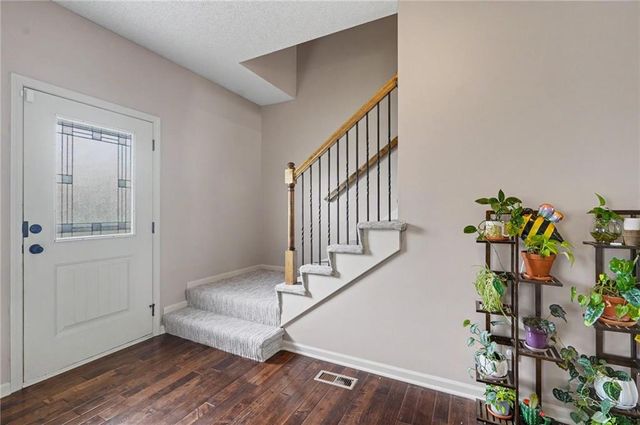 10208 Theden Circle, Lenexa, KS 66220