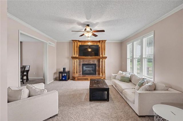 10208 Theden Circle, Lenexa, KS 66220
