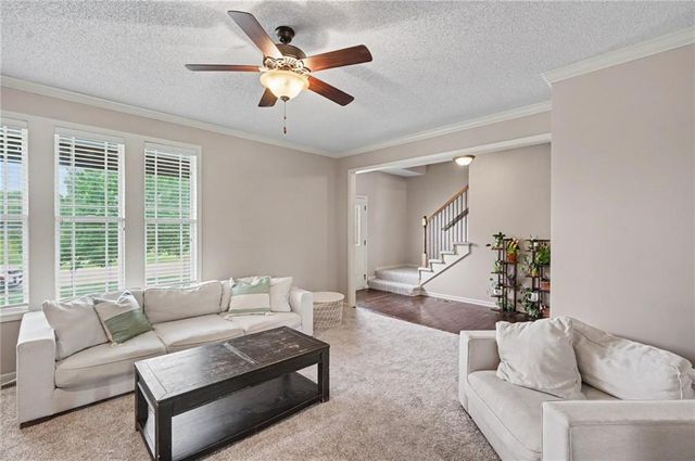 10208 Theden Circle, Lenexa, KS 66220