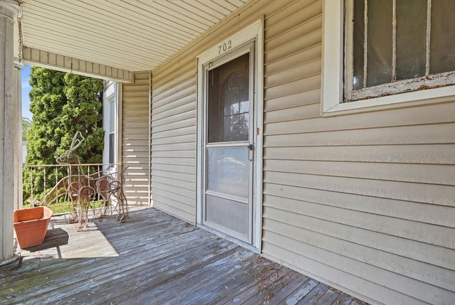 702 North Avenue, Waukegan, IL 60085