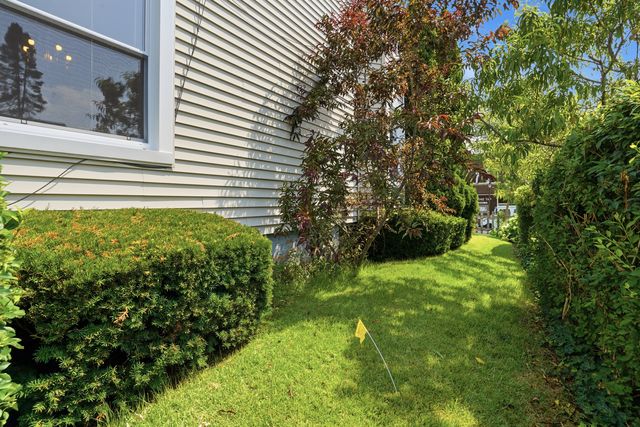 702 North Avenue, Waukegan, IL 60085