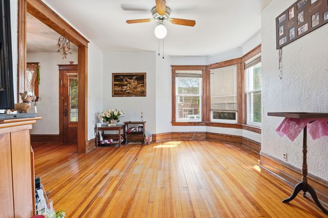 702 North Avenue, Waukegan, IL 60085