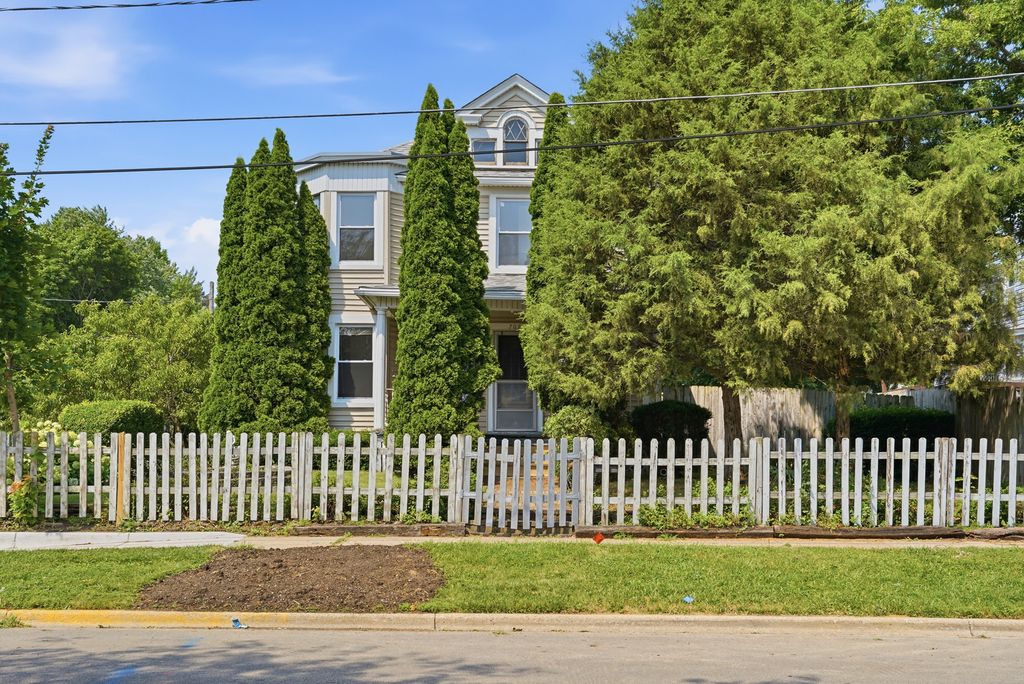 702 North Avenue, Waukegan, IL 60085