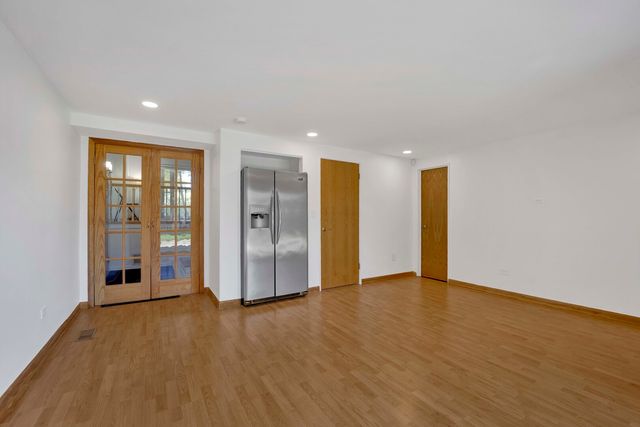9138 Four Winds Way, Skokie, IL 60076
