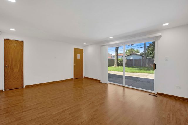 9138 Four Winds Way, Skokie, IL 60076