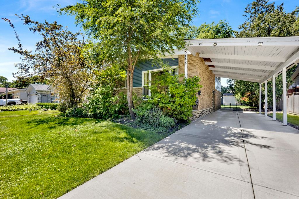 9138 Four Winds Way, Skokie, IL 60076