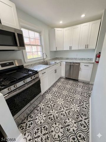 293 Elmwood Ave 293A, Maplewood Twp., NJ 07040