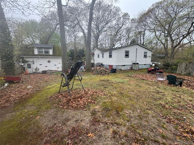 11 Arverne Road, Sound Beach, NY 11789