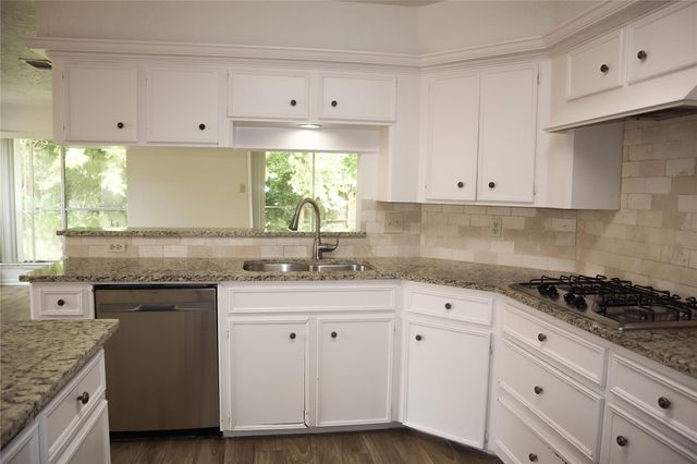 915 Valley Ranch Drive, Katy, TX 77450