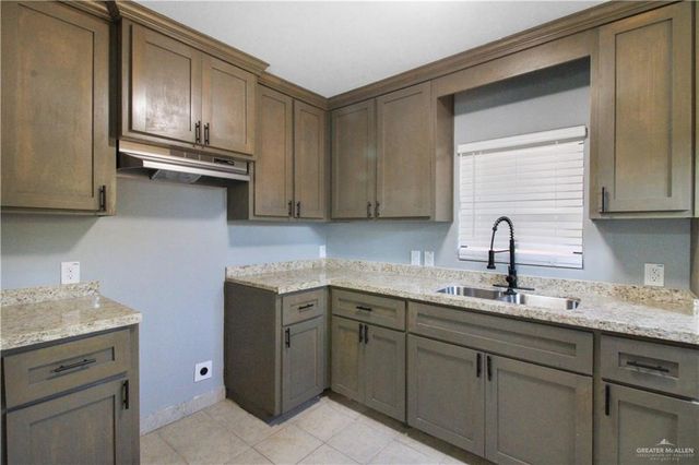 322 E Esplanada Street W, Weslaco, TX 78596